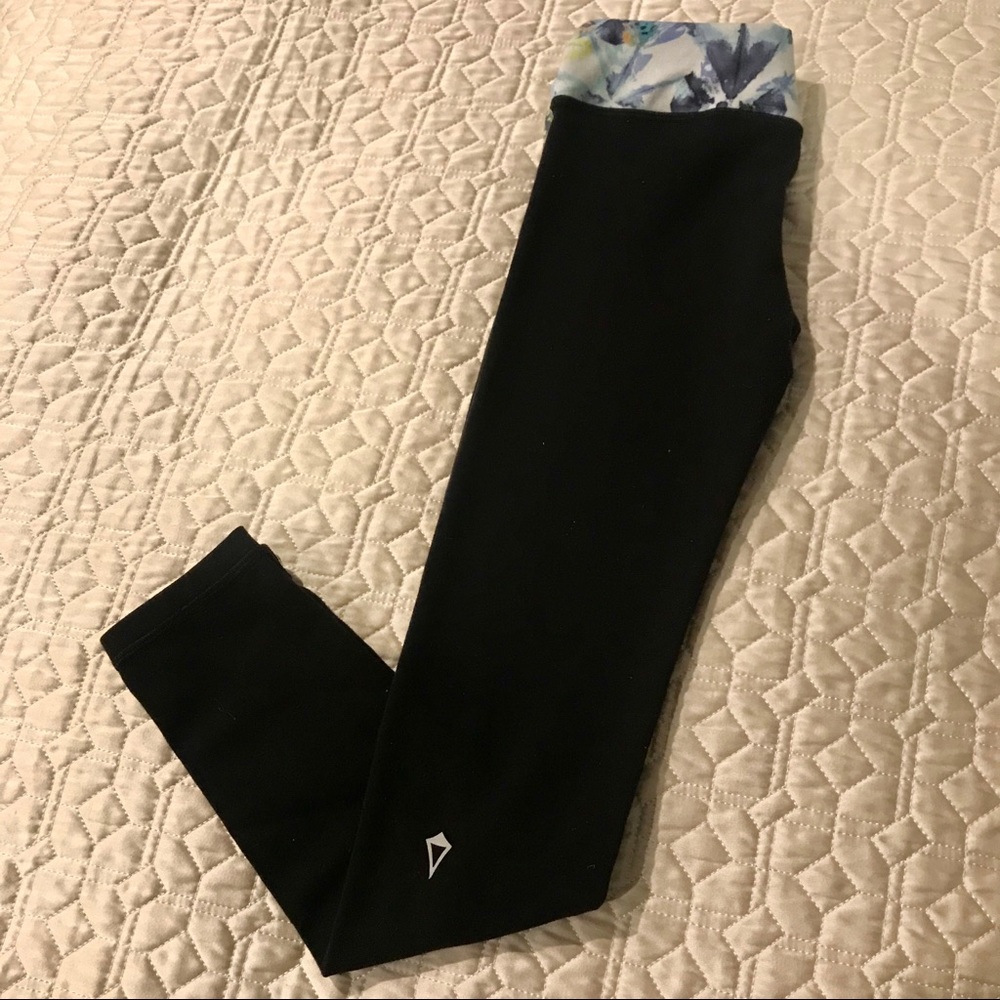 Girls Lululemon/Ivivva Size 6 Yoga Pants/Leggings